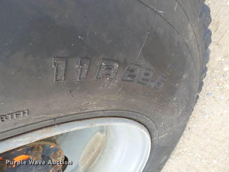 image for item DE7905 2006 GMC C8500 refuse truck