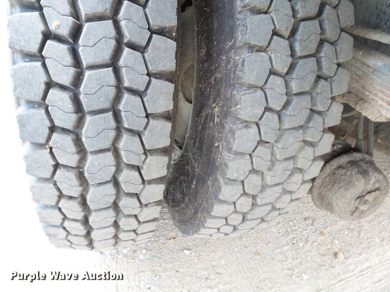 image for item DE7905 2006 GMC C8500 refuse truck