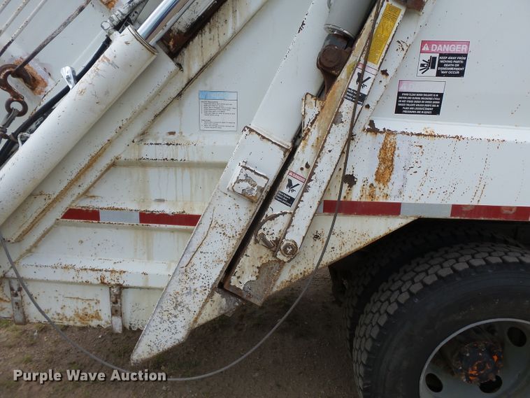 image for item DE7905 2006 GMC C8500 refuse truck