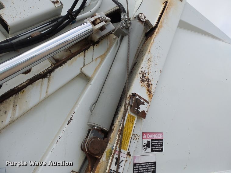 image for item DE7905 2006 GMC C8500 refuse truck