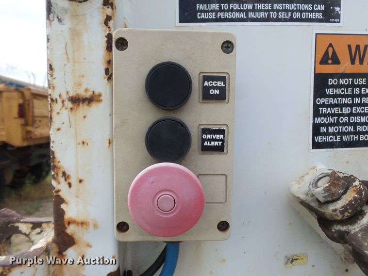 image for item DE7905 2006 GMC C8500 refuse truck