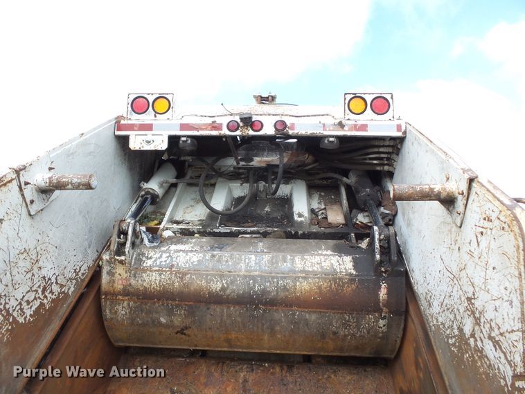 image for item DE7905 2006 GMC C8500 refuse truck