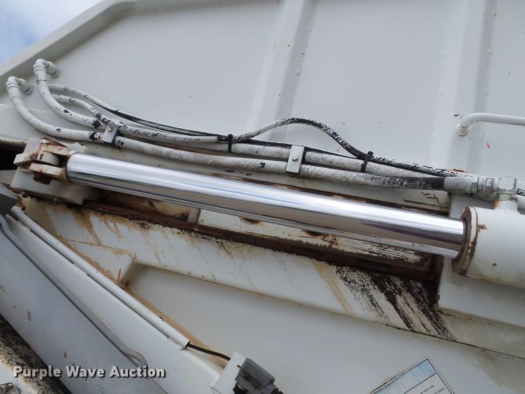 image for item DE7905 2006 GMC C8500 refuse truck