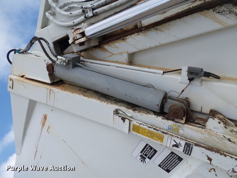 image for item DE7905 2006 GMC C8500 refuse truck