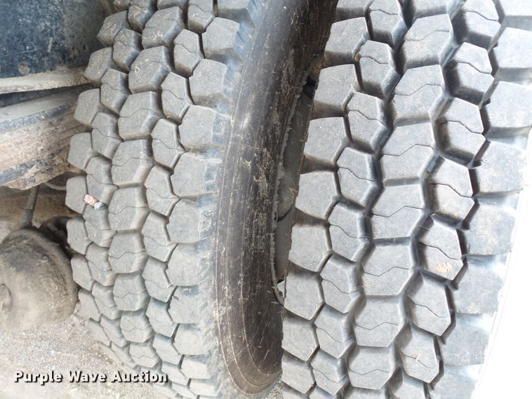 image for item DE7905 2006 GMC C8500 refuse truck