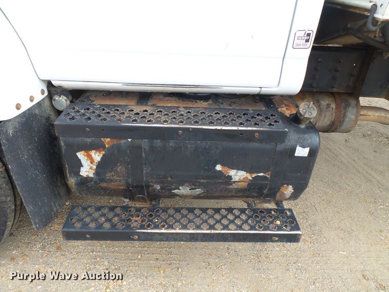 image for item DE7905 2006 GMC C8500 refuse truck