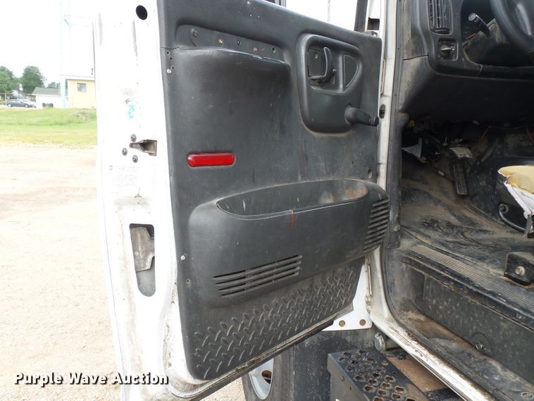 image for item DE7905 2006 GMC C8500 refuse truck