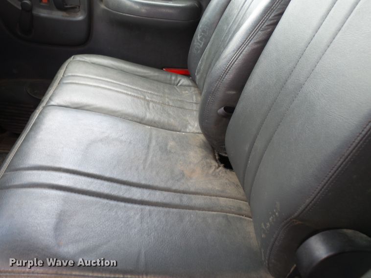 image for item DE7905 2006 GMC C8500 refuse truck