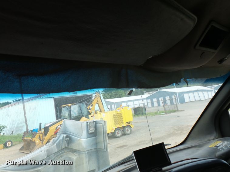 image for item DE7905 2006 GMC C8500 refuse truck