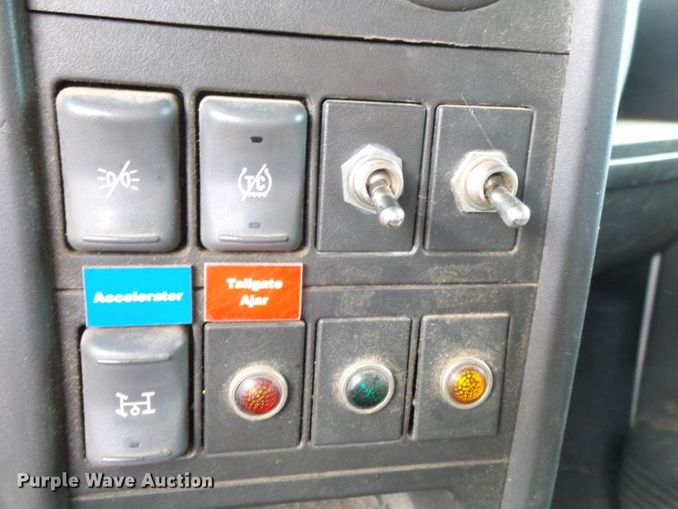 image for item DE7905 2006 GMC C8500 refuse truck