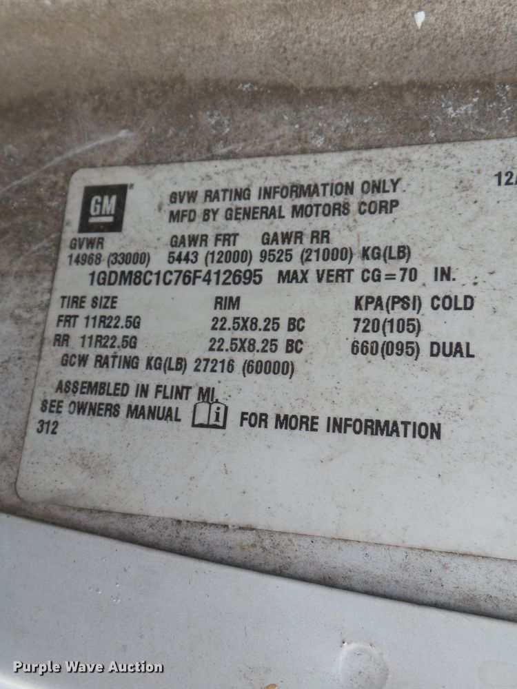 image for item DE7905 2006 GMC C8500 refuse truck