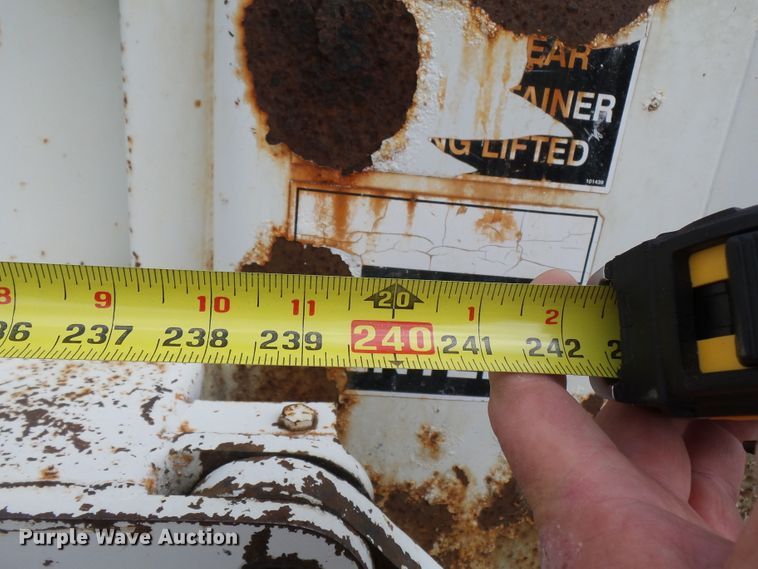 image for item DE7905 2006 GMC C8500 refuse truck