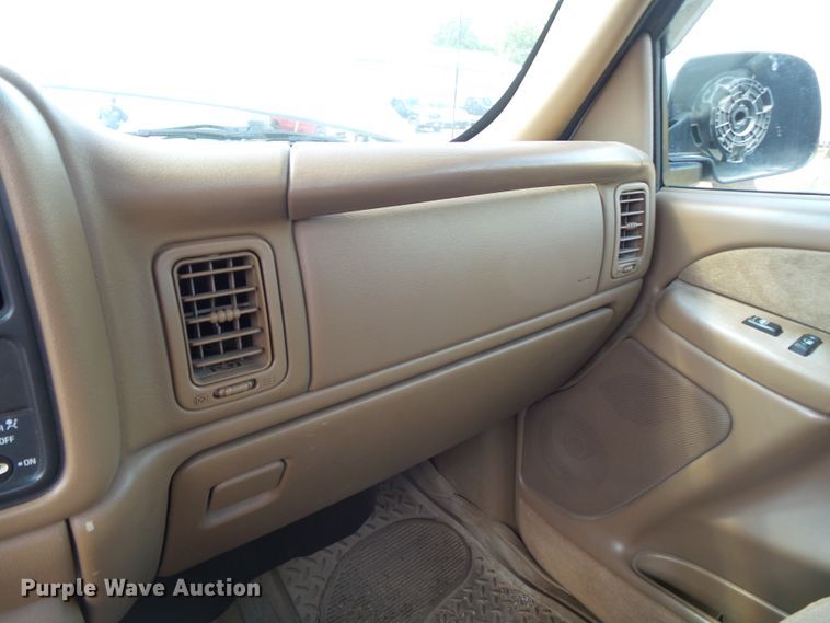 image for item DE7907 2000 Chevrolet 2500 pickup