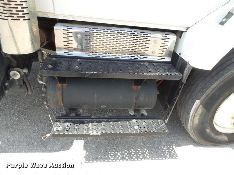 image for item DE7909 2010 International WorkStar 7300 refuse truck