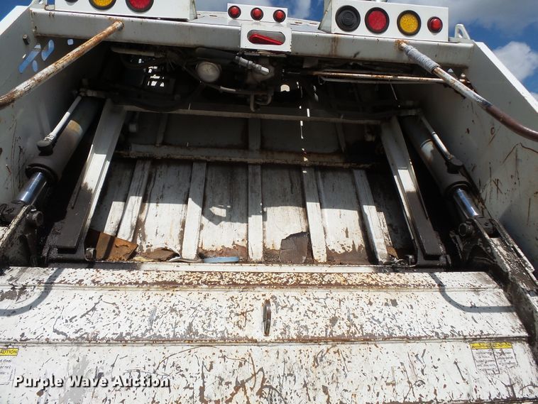 image for item DE7909 2010 International WorkStar 7300 refuse truck