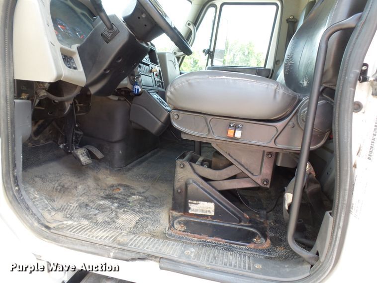 image for item DE7909 2010 International WorkStar 7300 refuse truck