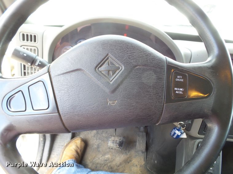 image for item DE7909 2010 International WorkStar 7300 refuse truck