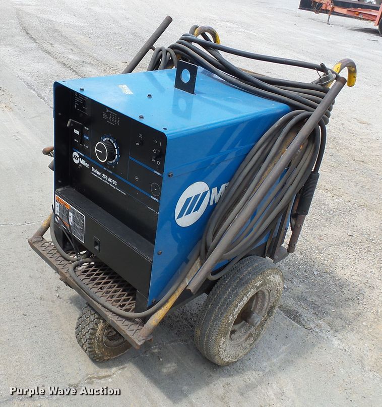 image for item DE7911 Miller 901564 welder