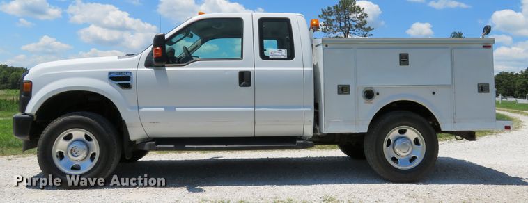 image for item DE8184 2008 Ford F350 Super Duty XL SuperCab utility bed pickup truck