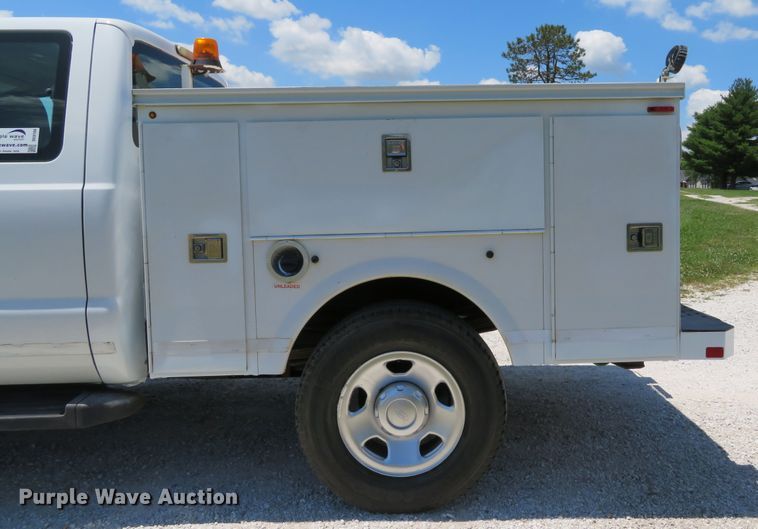 image for item DE8184 2008 Ford F350 Super Duty XL SuperCab utility bed pickup truck