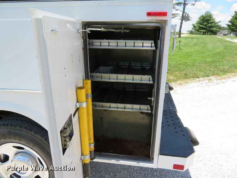 image for item DE8184 2008 Ford F350 Super Duty XL SuperCab utility bed pickup truck