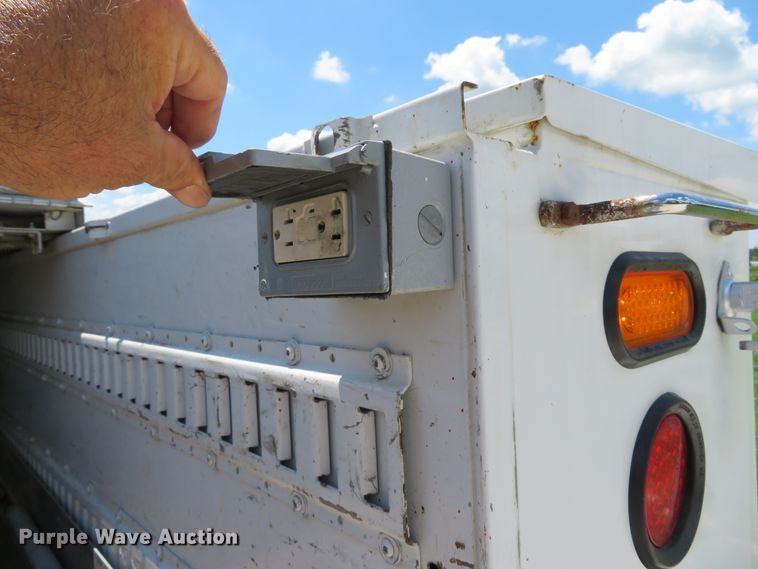 image for item DE8184 2008 Ford F350 Super Duty XL SuperCab utility bed pickup truck