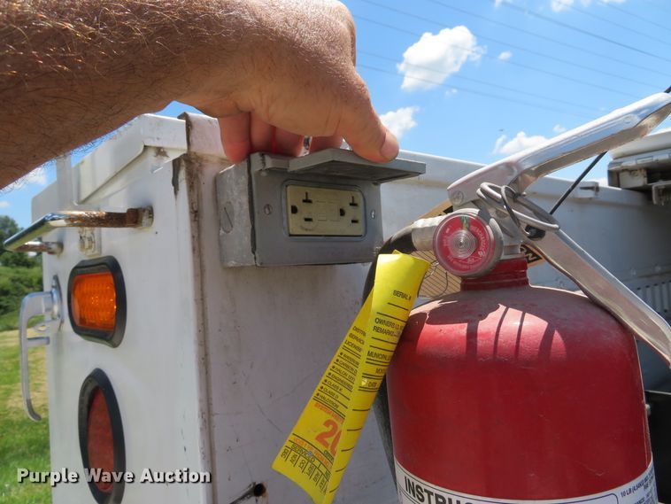 image for item DE8184 2008 Ford F350 Super Duty XL SuperCab utility bed pickup truck