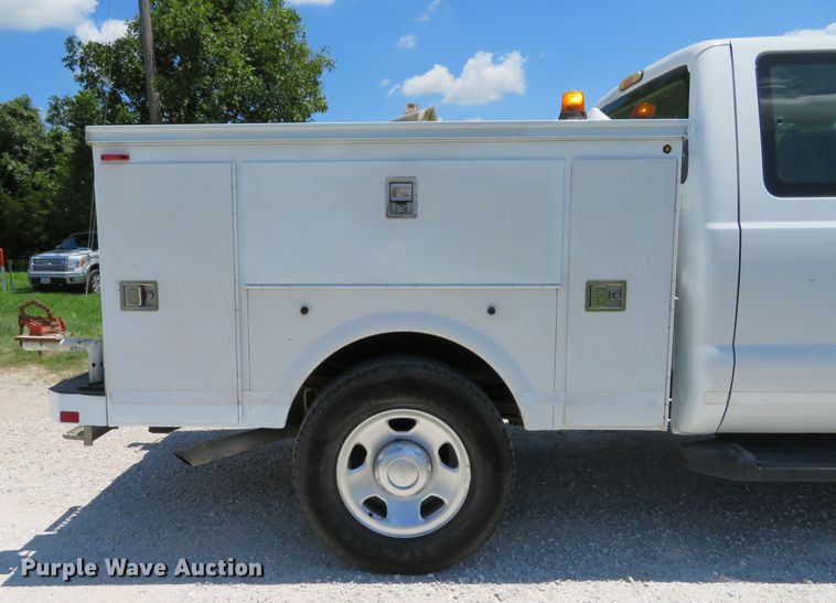 image for item DE8184 2008 Ford F350 Super Duty XL SuperCab utility bed pickup truck