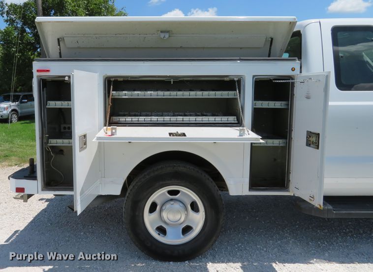 image for item DE8184 2008 Ford F350 Super Duty XL SuperCab utility bed pickup truck