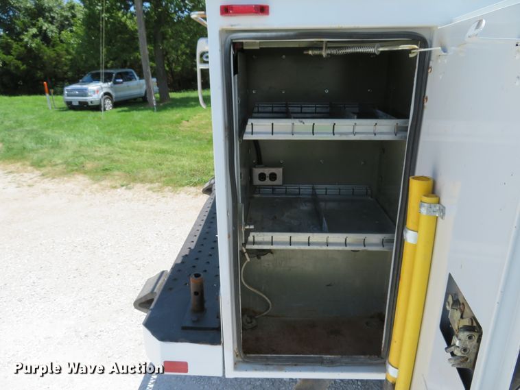 image for item DE8184 2008 Ford F350 Super Duty XL SuperCab utility bed pickup truck