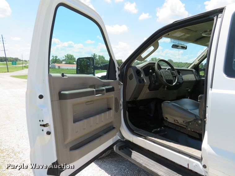 image for item DE8184 2008 Ford F350 Super Duty XL SuperCab utility bed pickup truck