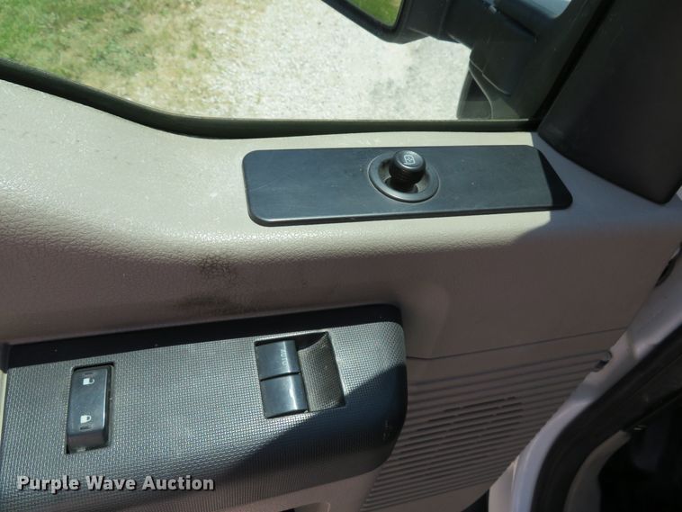 image for item DE8184 2008 Ford F350 Super Duty XL SuperCab utility bed pickup truck