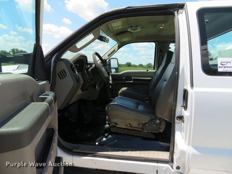 image for item DE8184 2008 Ford F350 Super Duty XL SuperCab utility bed pickup truck