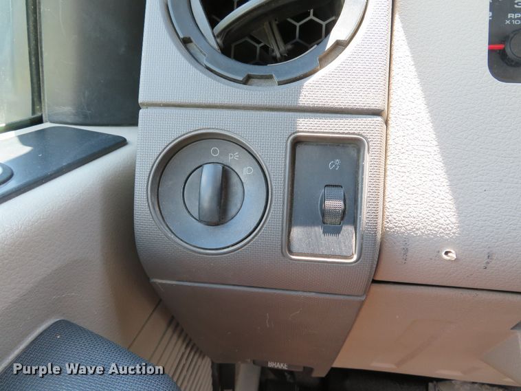 image for item DE8184 2008 Ford F350 Super Duty XL SuperCab utility bed pickup truck