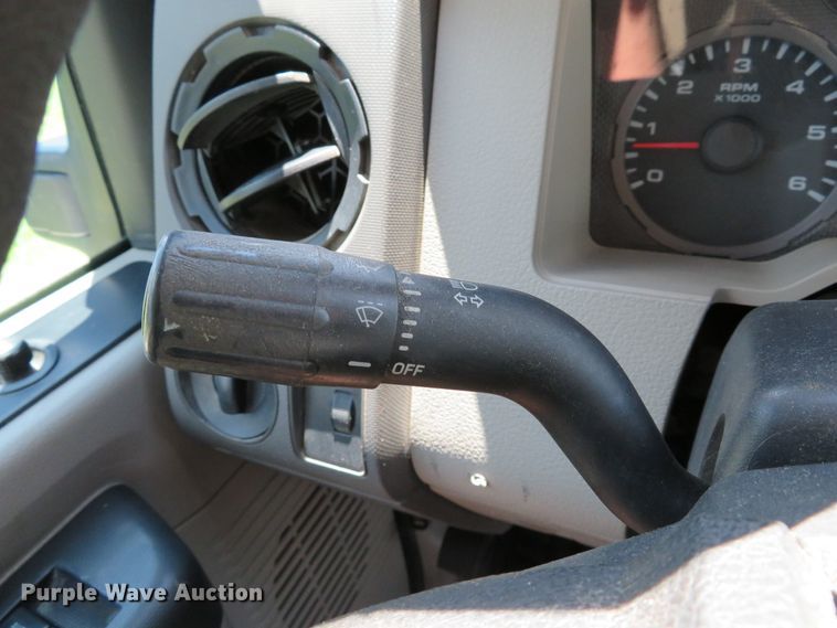 image for item DE8184 2008 Ford F350 Super Duty XL SuperCab utility bed pickup truck