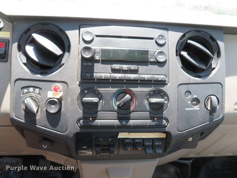 image for item DE8184 2008 Ford F350 Super Duty XL SuperCab utility bed pickup truck