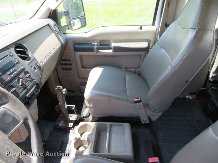 image for item DE8184 2008 Ford F350 Super Duty XL SuperCab utility bed pickup truck