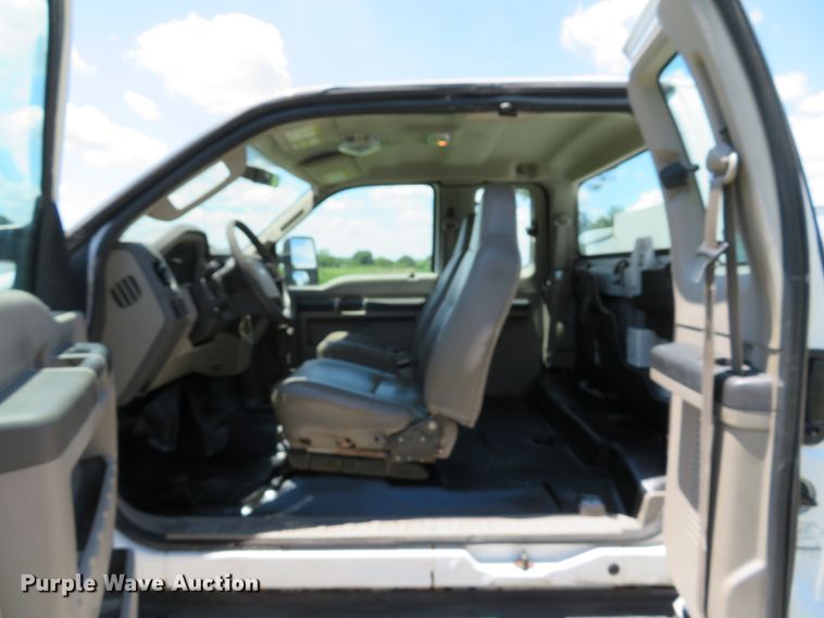 image for item DE8184 2008 Ford F350 Super Duty XL SuperCab utility bed pickup truck