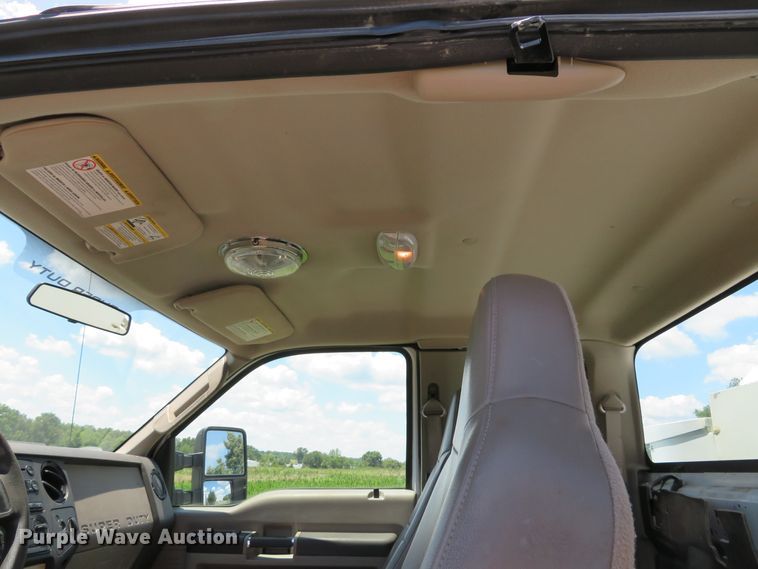 image for item DE8184 2008 Ford F350 Super Duty XL SuperCab utility bed pickup truck