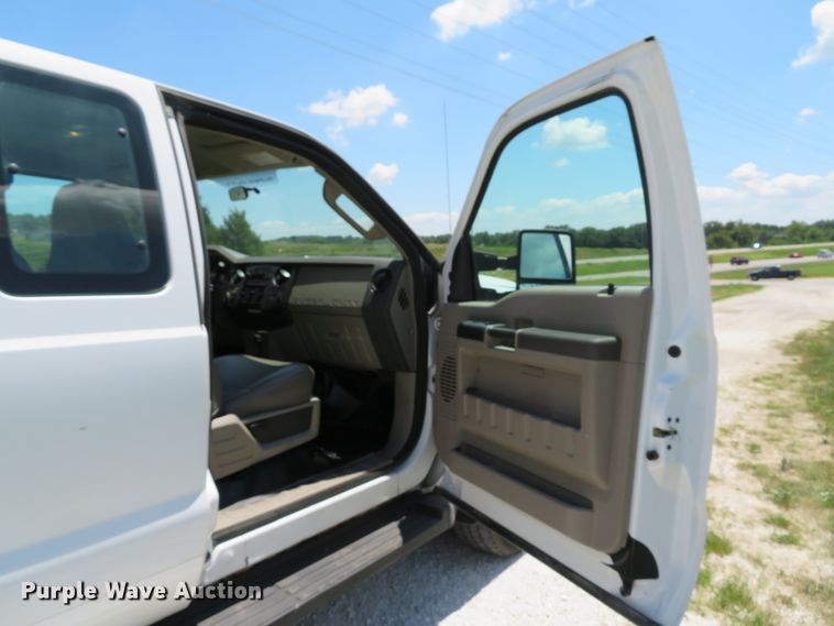 image for item DE8184 2008 Ford F350 Super Duty XL SuperCab utility bed pickup truck