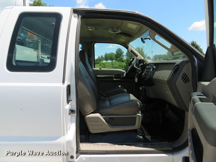 image for item DE8184 2008 Ford F350 Super Duty XL SuperCab utility bed pickup truck