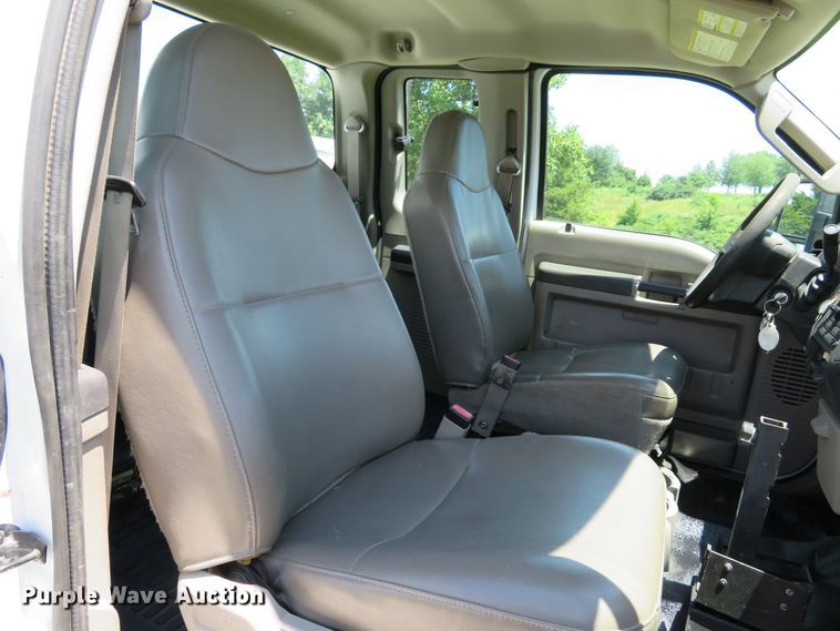 image for item DE8184 2008 Ford F350 Super Duty XL SuperCab utility bed pickup truck