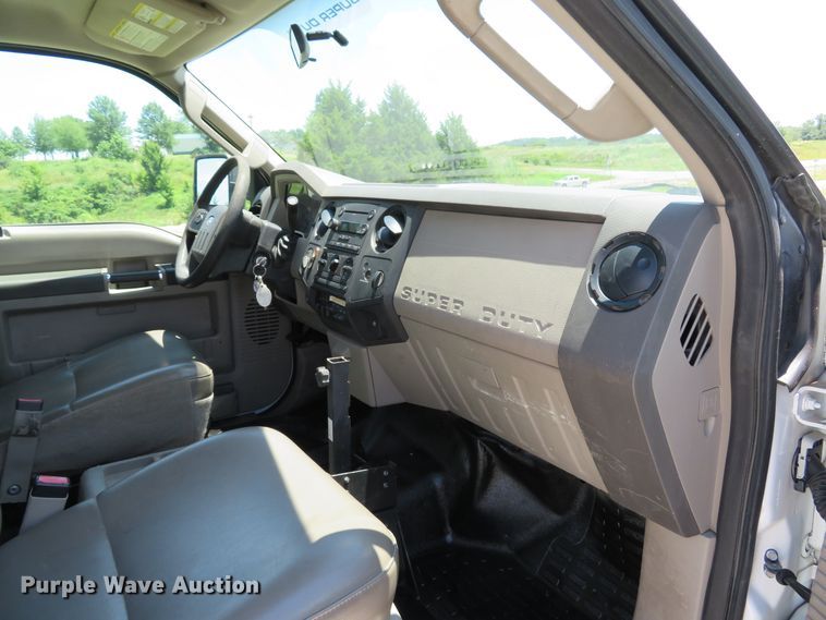 image for item DE8184 2008 Ford F350 Super Duty XL SuperCab utility bed pickup truck