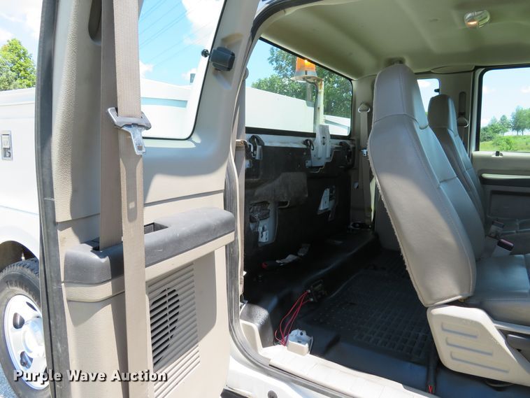 image for item DE8184 2008 Ford F350 Super Duty XL SuperCab utility bed pickup truck