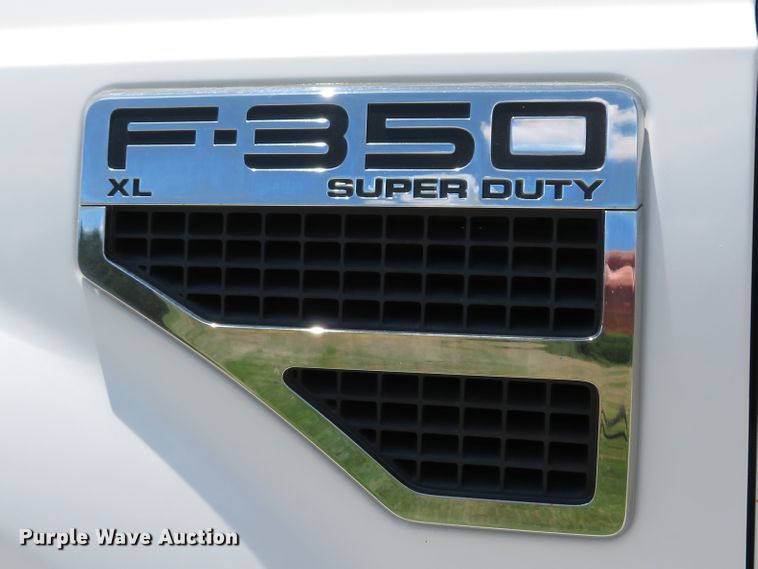 image for item DE8184 2008 Ford F350 Super Duty XL SuperCab utility bed pickup truck