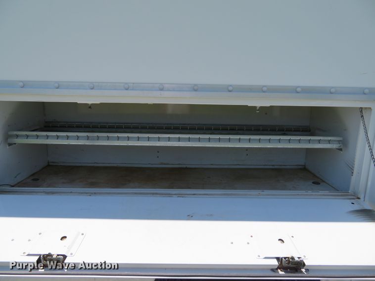 image for item DE8185 2003 Chevrolet Express 3500 box truck