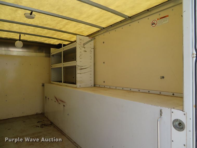 image for item DE8185 2003 Chevrolet Express 3500 box truck