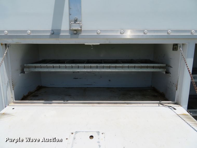 image for item DE8185 2003 Chevrolet Express 3500 box truck