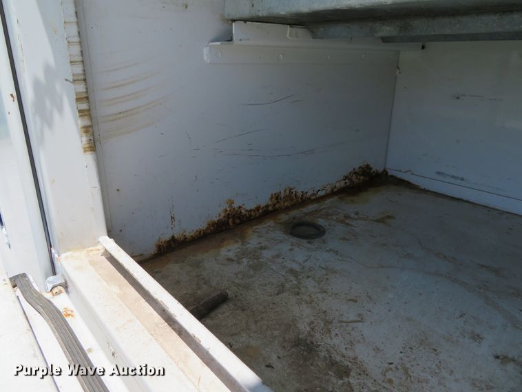 image for item DE8185 2003 Chevrolet Express 3500 box truck