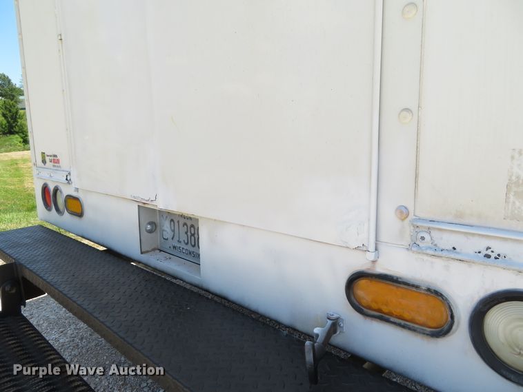 image for item DE8185 2003 Chevrolet Express 3500 box truck